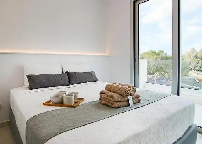 Phaedrus Living - Seaside Executive Flat Harbour 205